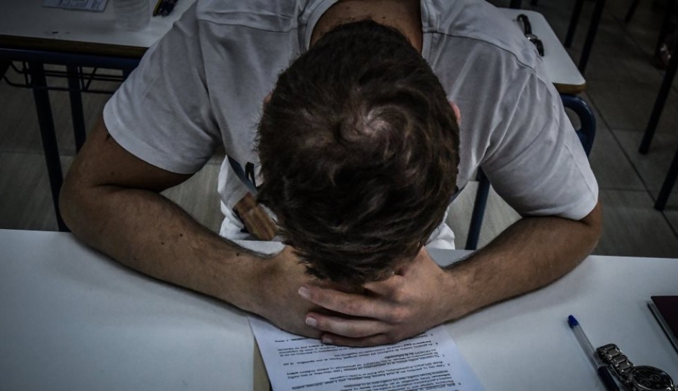 A generic square placeholder image with rounded corners in a figure.