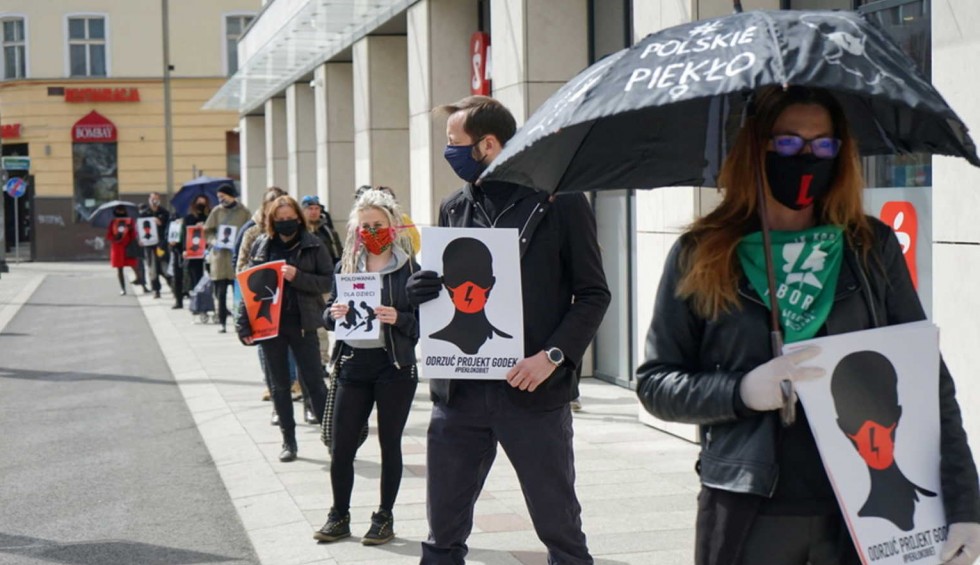 A generic square placeholder image with rounded corners in a figure.