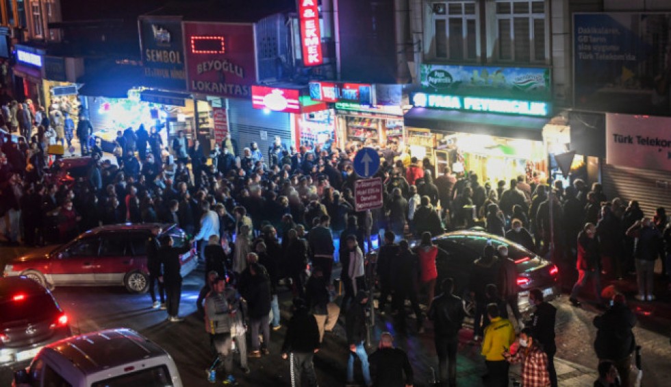 A generic square placeholder image with rounded corners in a figure.