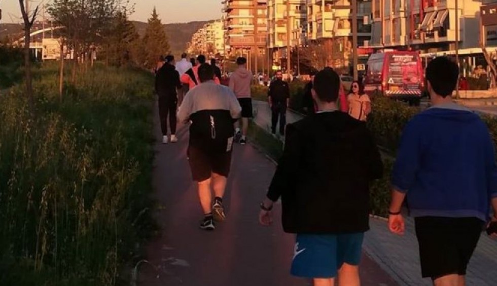 A generic square placeholder image with rounded corners in a figure.