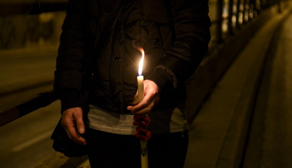 A generic square placeholder image with rounded corners in a figure.