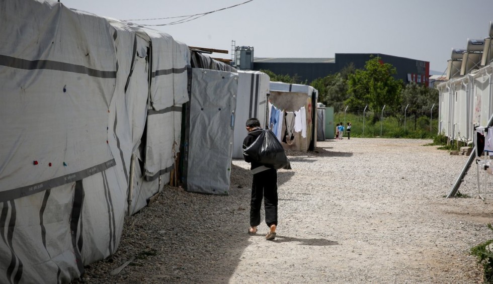 A generic square placeholder image with rounded corners in a figure.