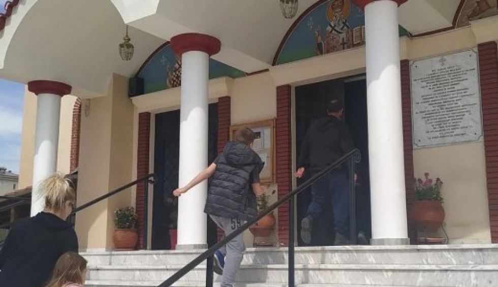 A generic square placeholder image with rounded corners in a figure.