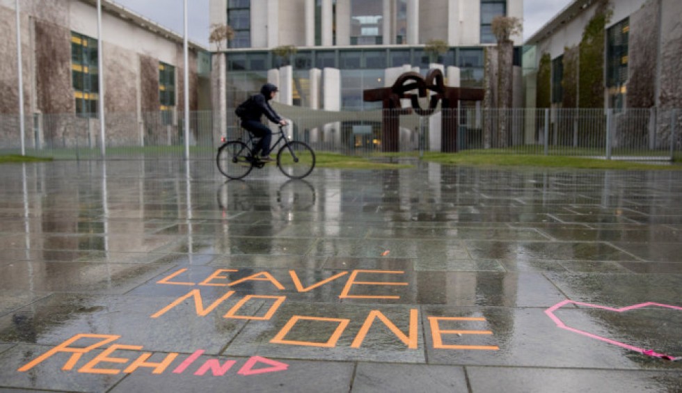 A generic square placeholder image with rounded corners in a figure.