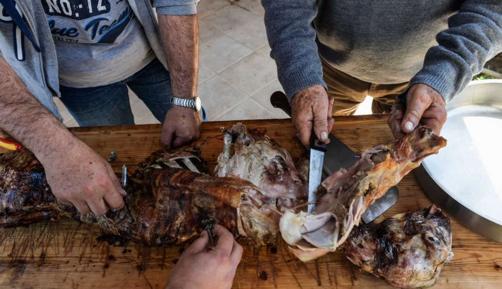 A generic square placeholder image with rounded corners in a figure.