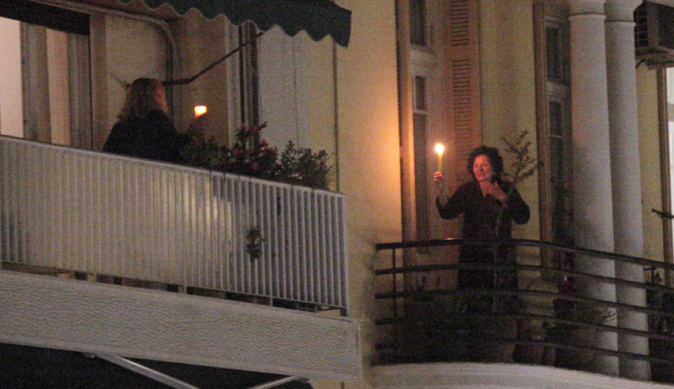 A generic square placeholder image with rounded corners in a figure.