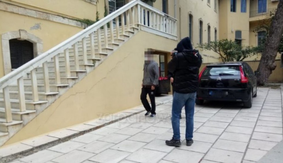 A generic square placeholder image with rounded corners in a figure.