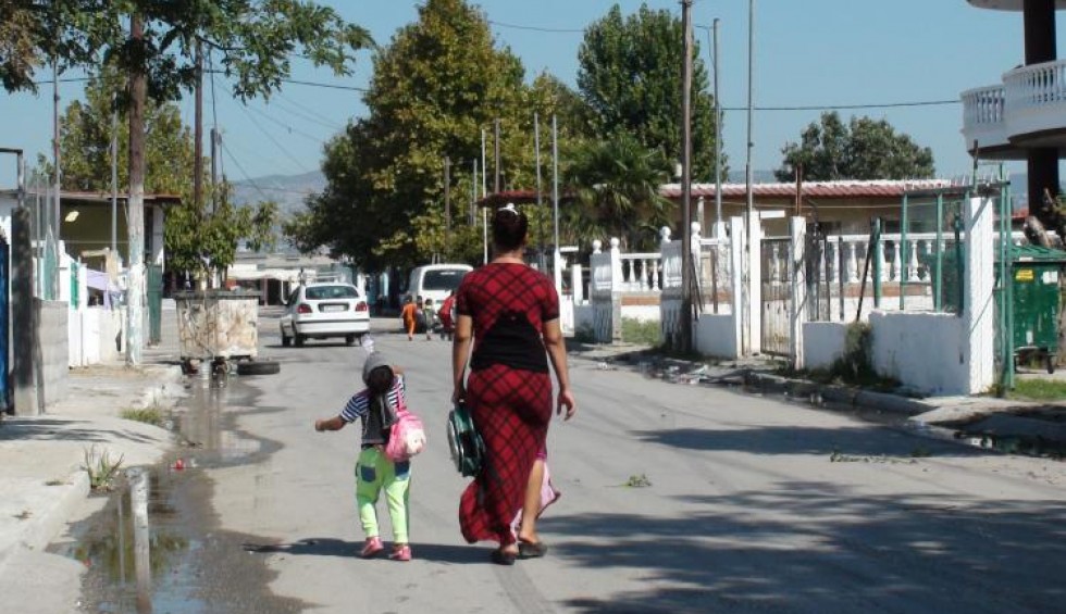 A generic square placeholder image with rounded corners in a figure.