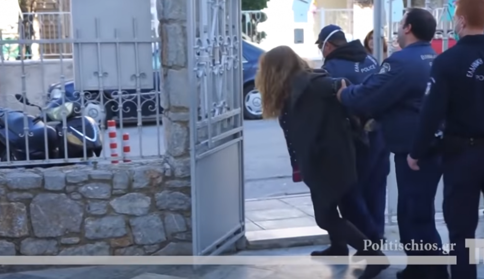 A generic square placeholder image with rounded corners in a figure.