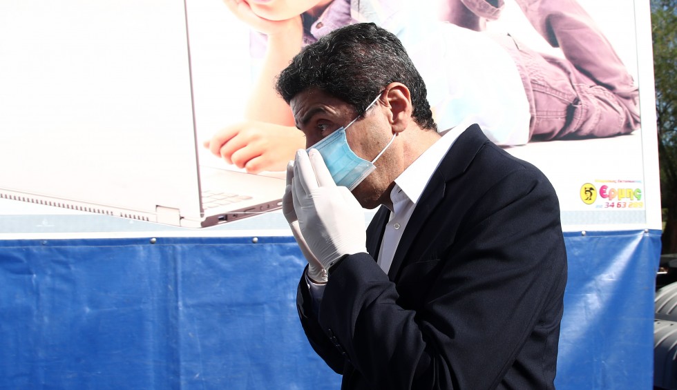 A generic square placeholder image with rounded corners in a figure.