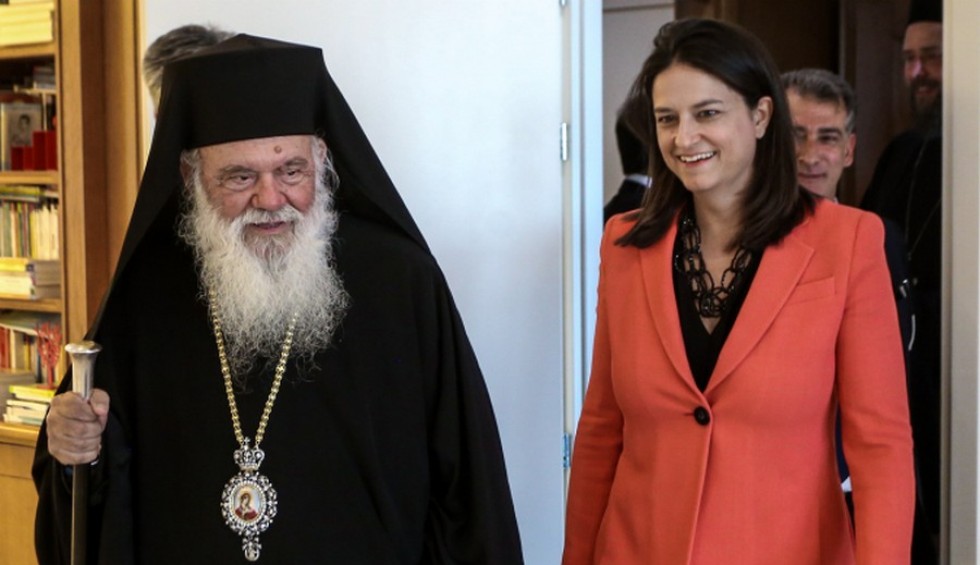 A generic square placeholder image with rounded corners in a figure.