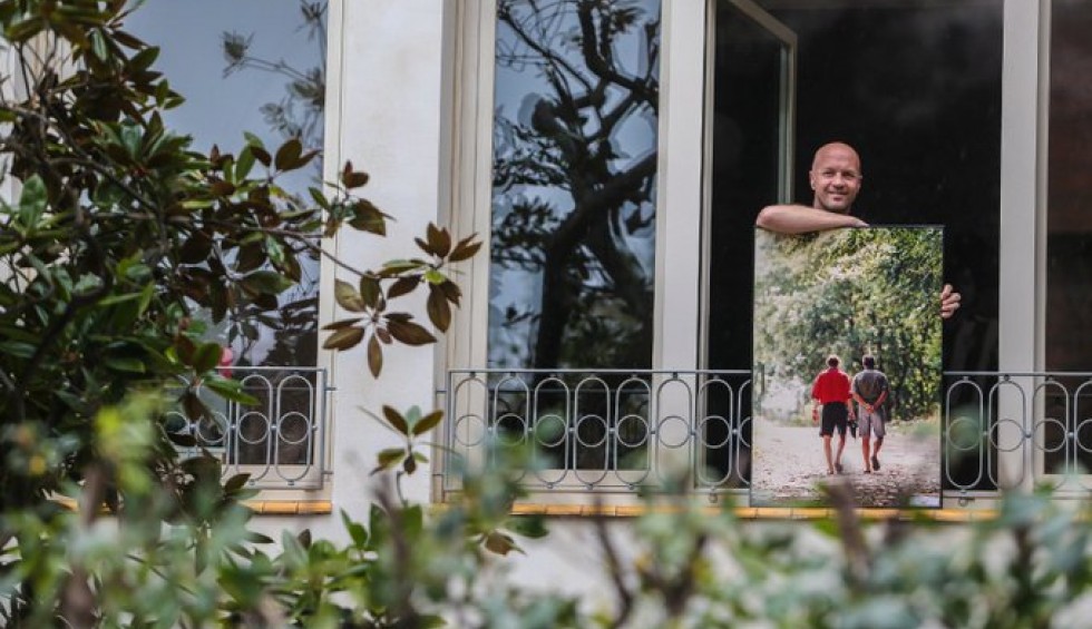 A generic square placeholder image with rounded corners in a figure.