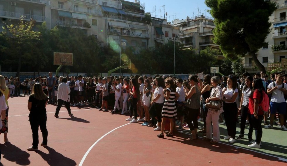 A generic square placeholder image with rounded corners in a figure.