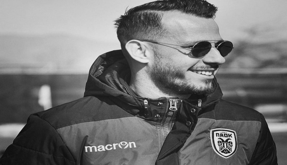 A generic square placeholder image with rounded corners in a figure.