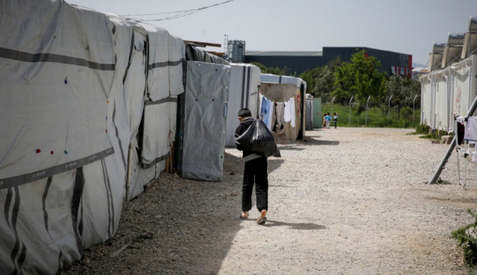 A generic square placeholder image with rounded corners in a figure.