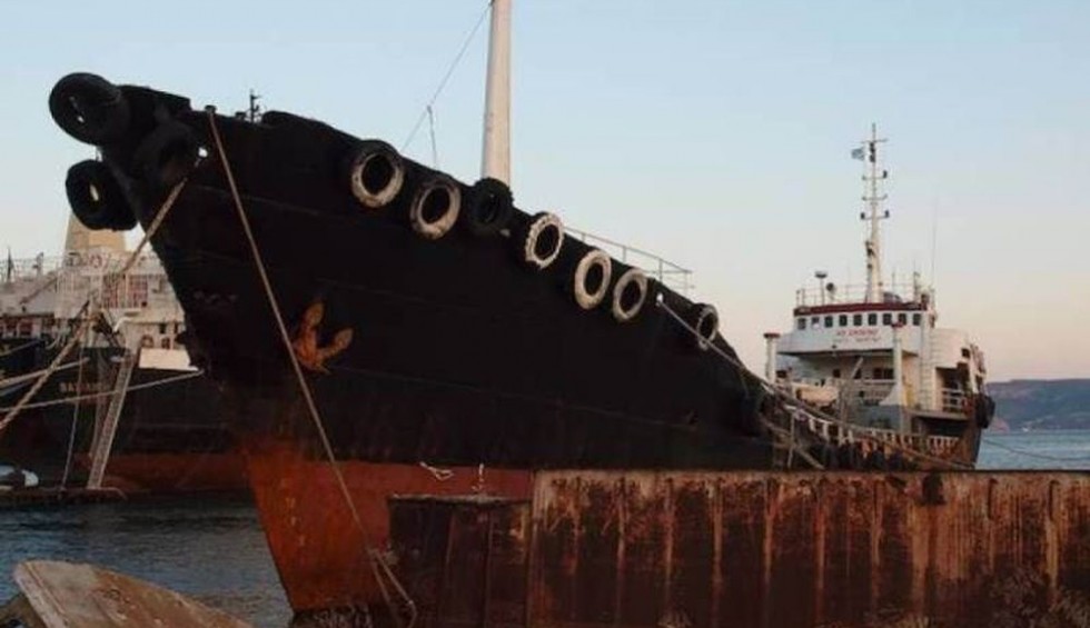 A generic square placeholder image with rounded corners in a figure.