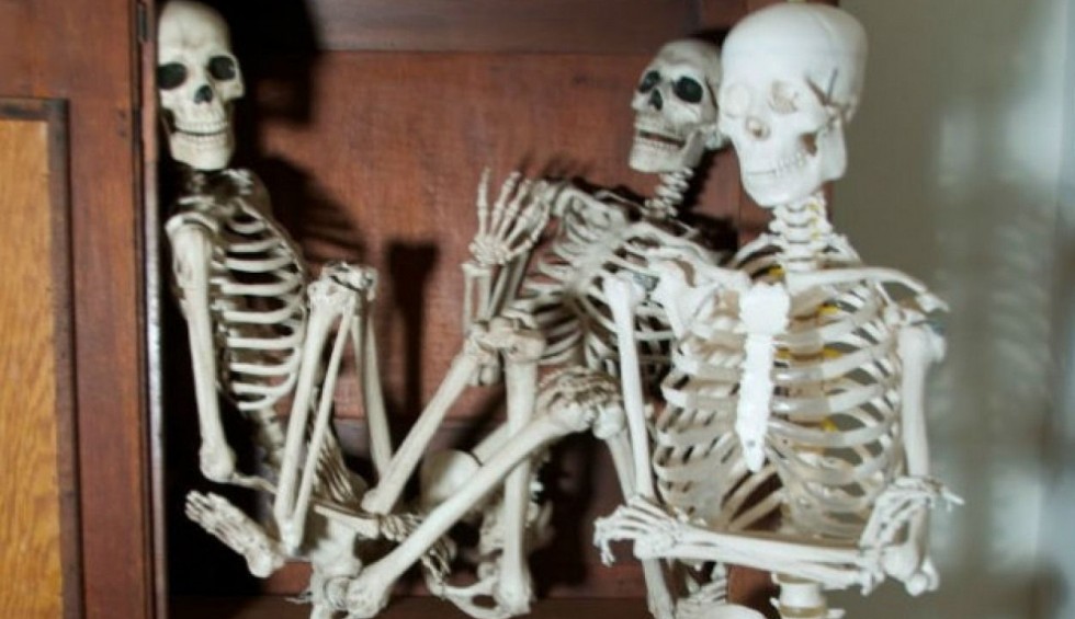 A generic square placeholder image with rounded corners in a figure.