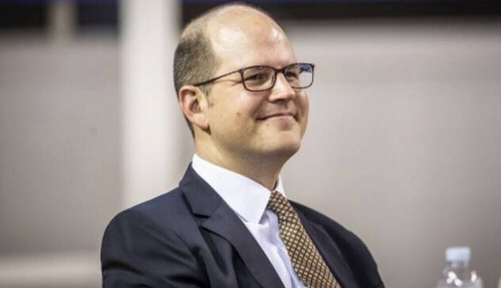 A generic square placeholder image with rounded corners in a figure.