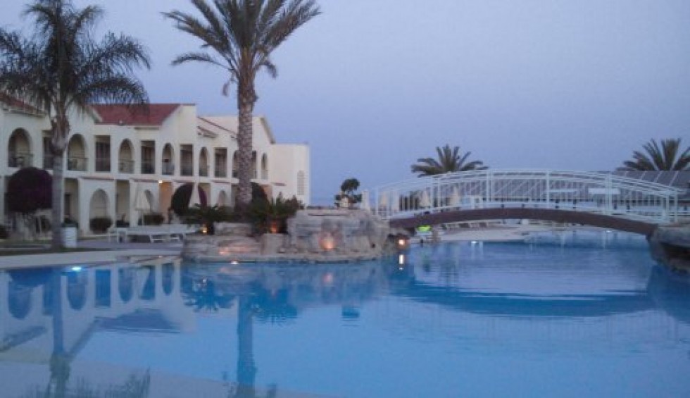 A generic square placeholder image with rounded corners in a figure.