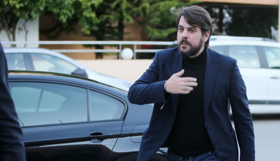 A generic square placeholder image with rounded corners in a figure.