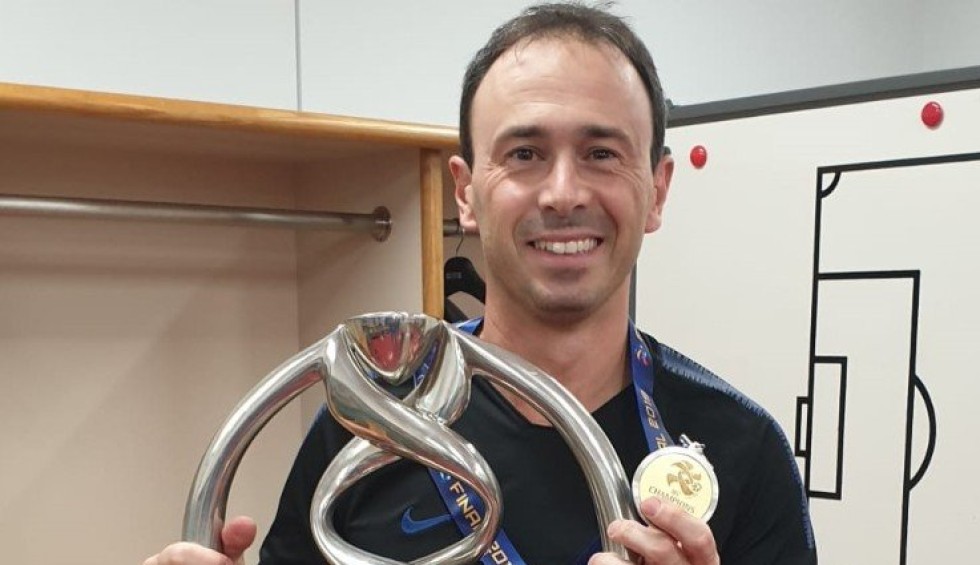 A generic square placeholder image with rounded corners in a figure.