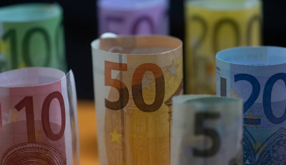 A generic square placeholder image with rounded corners in a figure.