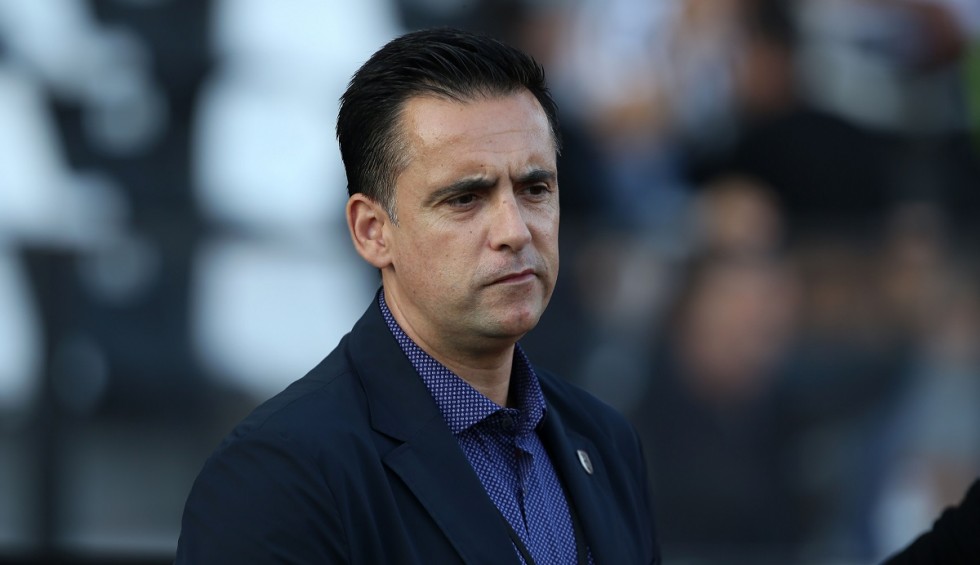 A generic square placeholder image with rounded corners in a figure.