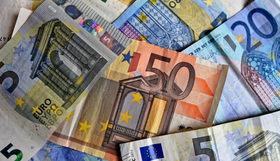 A generic square placeholder image with rounded corners in a figure.