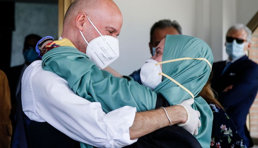 A generic square placeholder image with rounded corners in a figure.