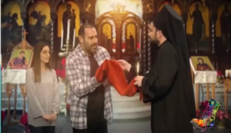 A generic square placeholder image with rounded corners in a figure.