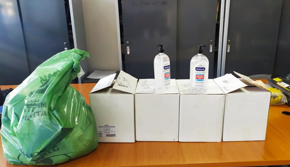 A generic square placeholder image with rounded corners in a figure.