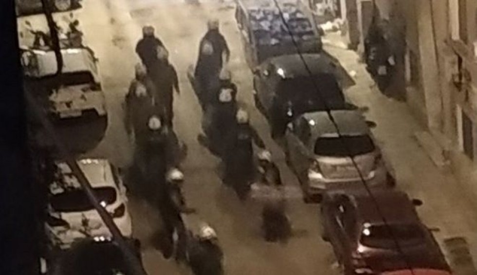 A generic square placeholder image with rounded corners in a figure.