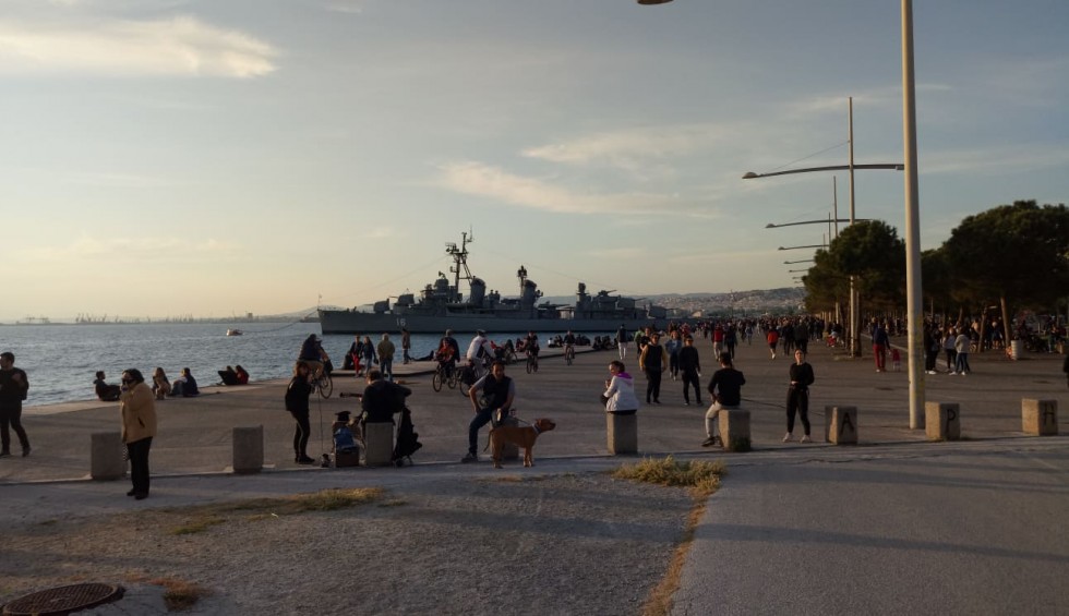 A generic square placeholder image with rounded corners in a figure.