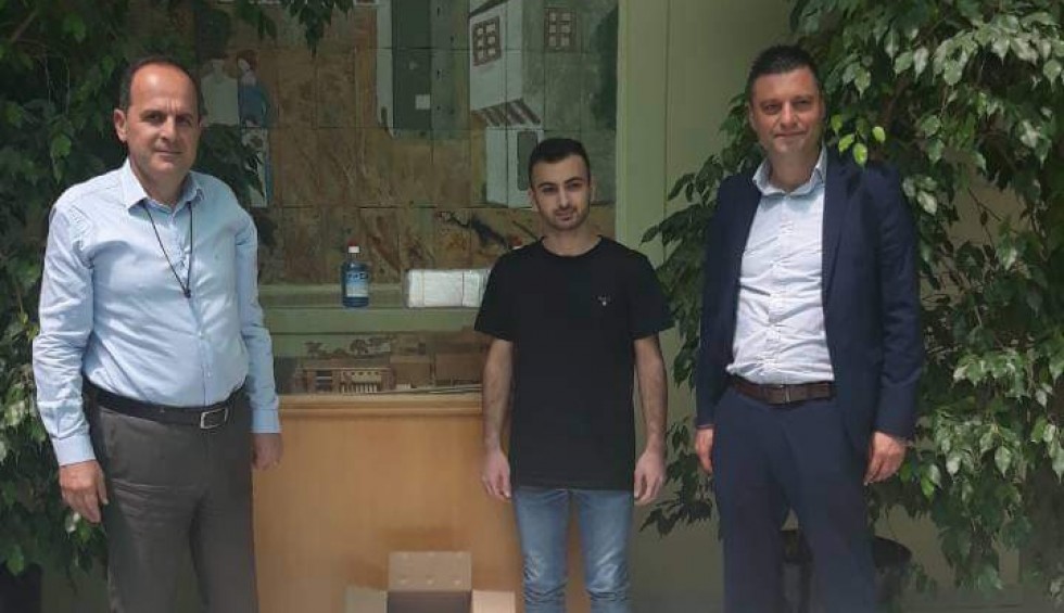 A generic square placeholder image with rounded corners in a figure.