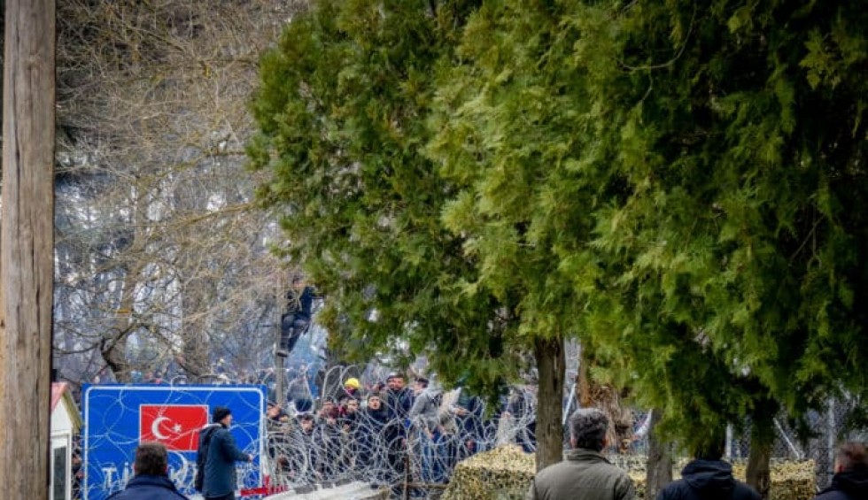 A generic square placeholder image with rounded corners in a figure.