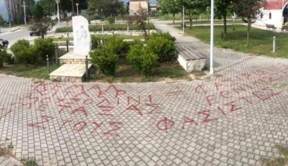 A generic square placeholder image with rounded corners in a figure.