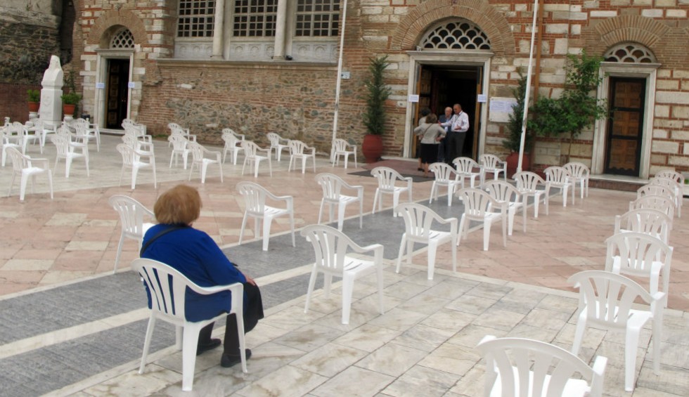 A generic square placeholder image with rounded corners in a figure.