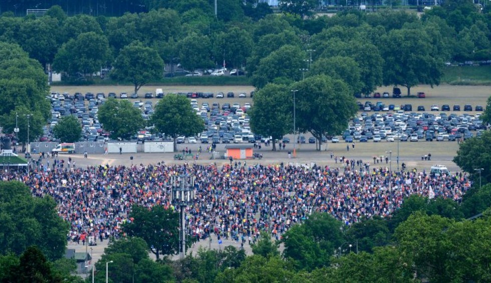 A generic square placeholder image with rounded corners in a figure.