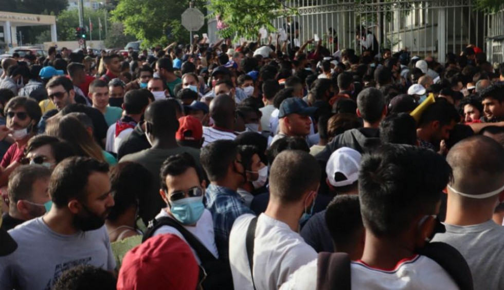 A generic square placeholder image with rounded corners in a figure.