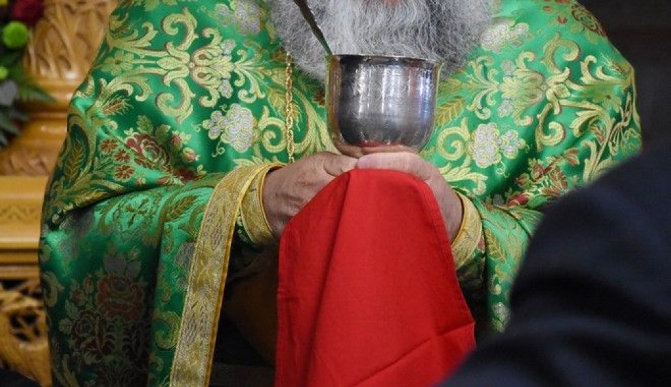 A generic square placeholder image with rounded corners in a figure.