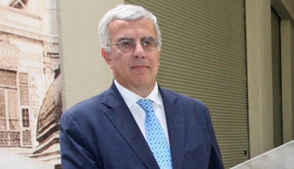 A generic square placeholder image with rounded corners in a figure.