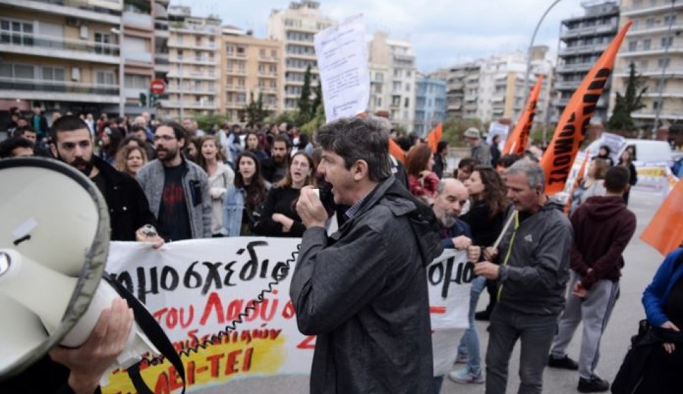 A generic square placeholder image with rounded corners in a figure.