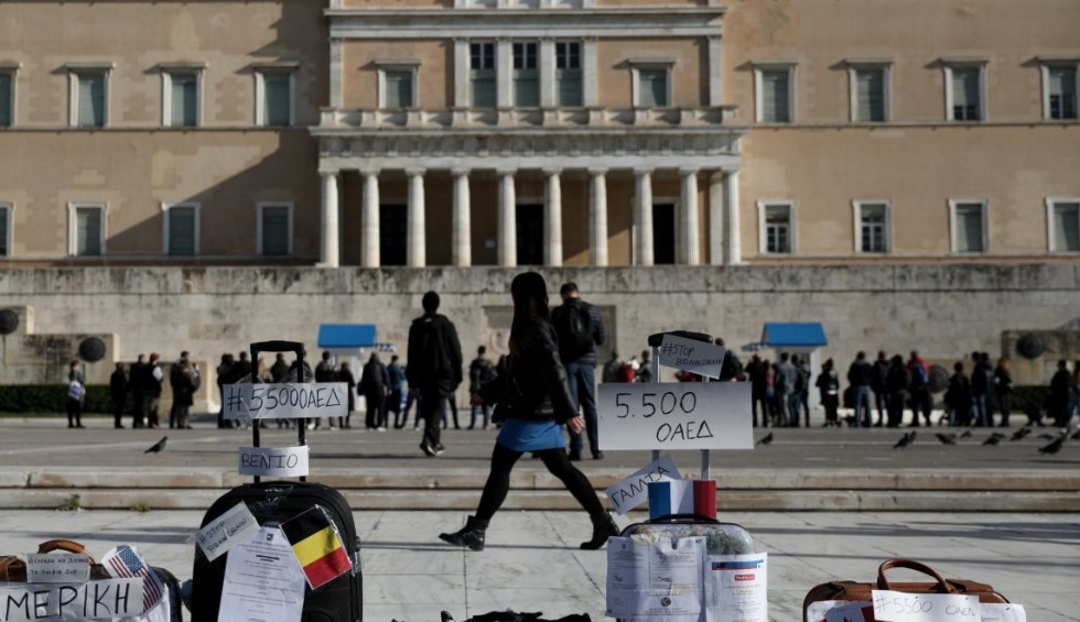 A generic square placeholder image with rounded corners in a figure.