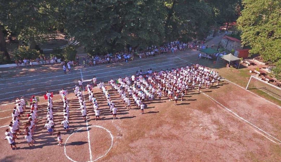 A generic square placeholder image with rounded corners in a figure.