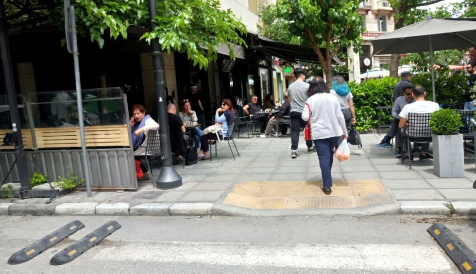 A generic square placeholder image with rounded corners in a figure.