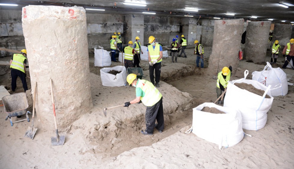 A generic square placeholder image with rounded corners in a figure.