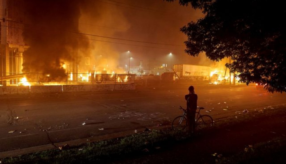 A generic square placeholder image with rounded corners in a figure.