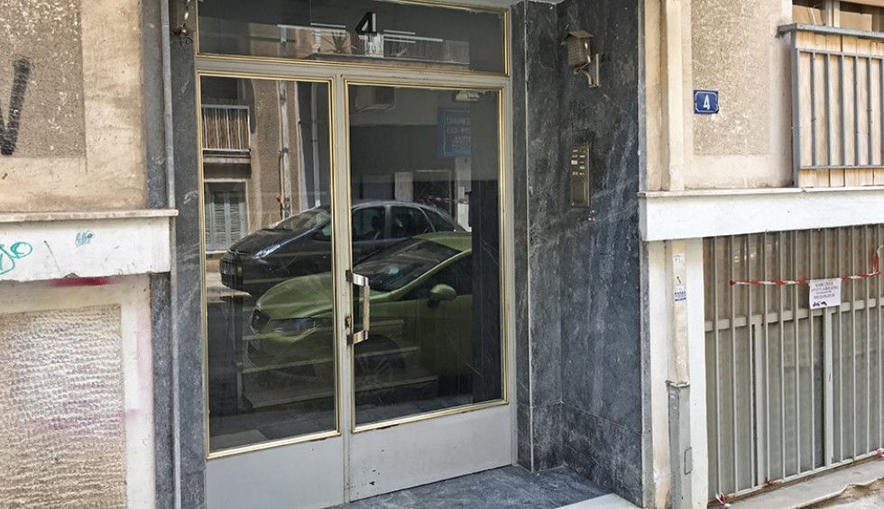 A generic square placeholder image with rounded corners in a figure.