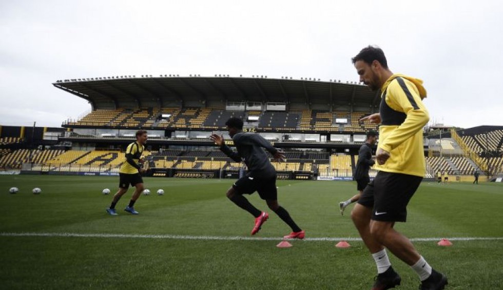 A generic square placeholder image with rounded corners in a figure.