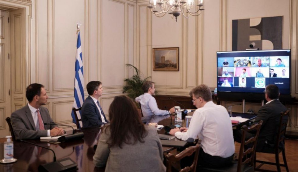 A generic square placeholder image with rounded corners in a figure.